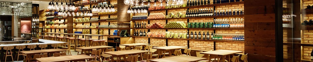 HUGEのトップ画像