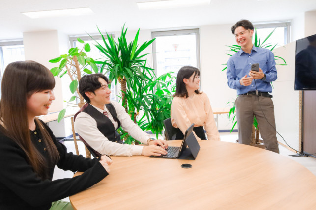 ttt／管理部門総合職（人事労務・医療事務） 4年で売上27倍／20代役職  