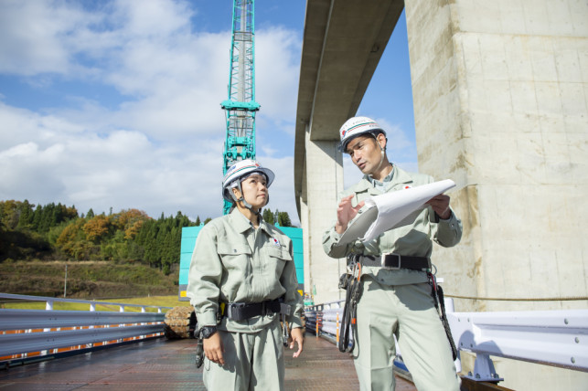 オリエンタル白石 土木技術職 平均年収800万円以上 給料が高くて新卒も辞めない中堅企業 建設業7位 就職四季報2020年版 人材の長期育成 Openworkスコア上位1 Pc橋梁のリーディングカンパニーで本当の土木技術者を目指しませんか 施工例 レインボー